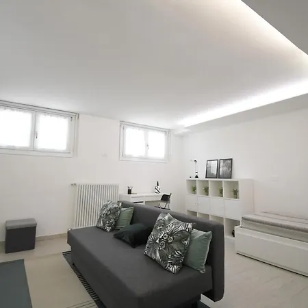 Christina's Apartment Desenzano del Garda